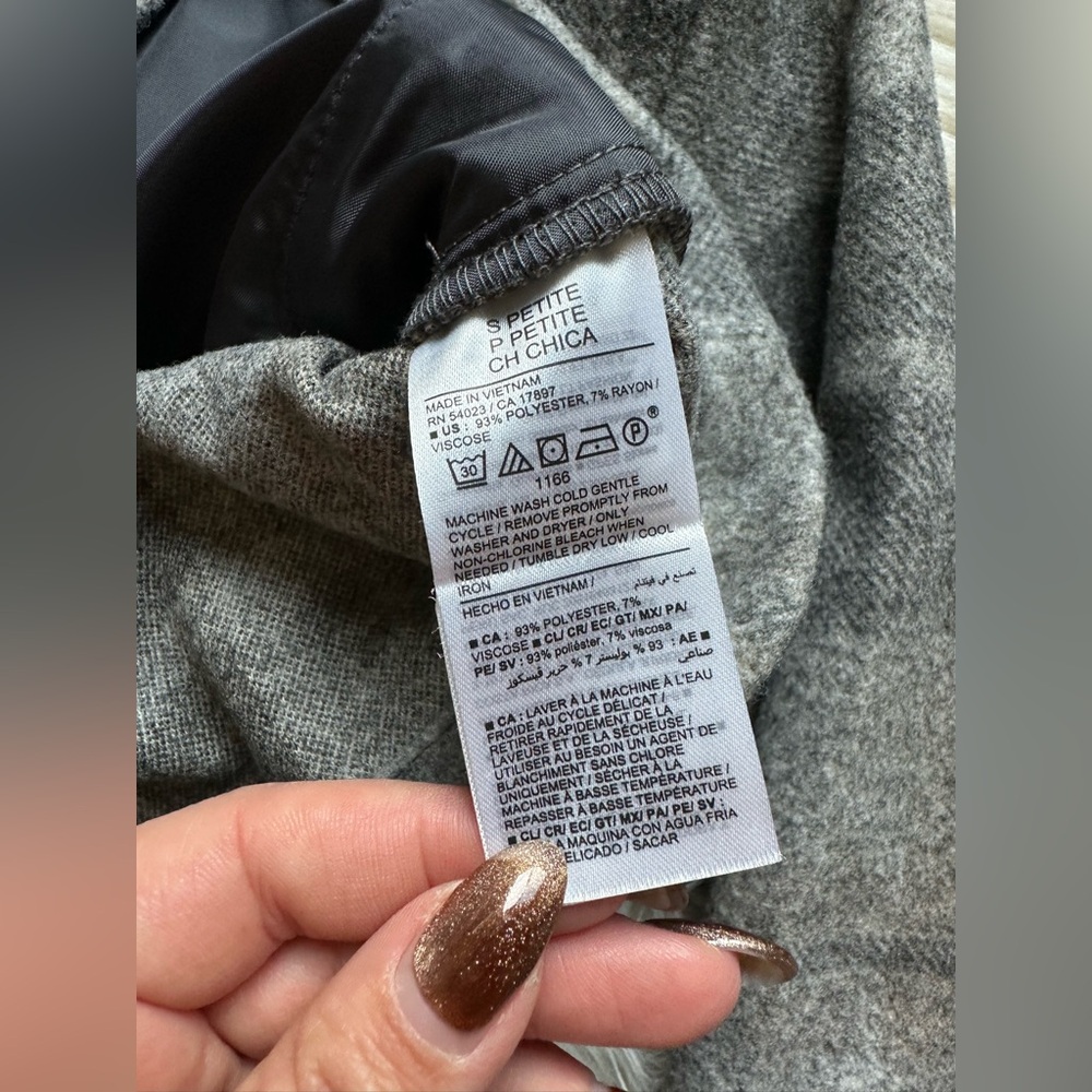 Old Navy plaid shacket - Picture 6 of 7